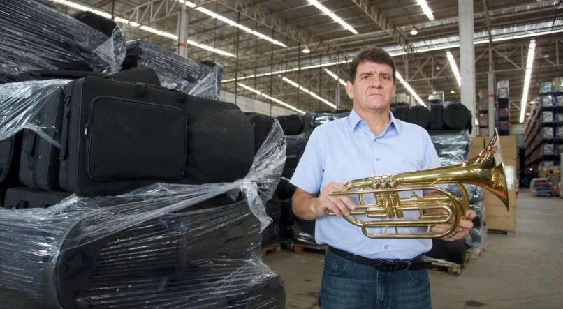 Vereador Alcides Cardoso, do PSDB, fiscaliza compra de instrumentos musicais pela Prefeitura do Recife
