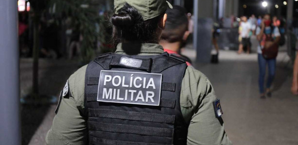 Reforço no policiamento no terminal integrado da Joana Bezerra.
PM - Policia Militar -Policia Feminina 