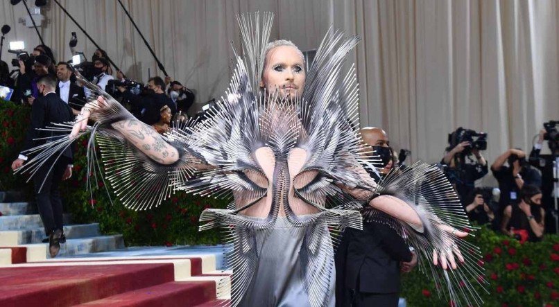 MODA Empres&aacute;rio e ativista Fredrik Robertsson foi confundido com Jared Let no Red Carpet do Met Gala 2022