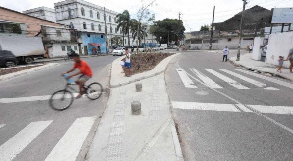 Desde 2019, o Recife conta com 40 &aacute;reas e mais de 14 mil metros quadrados com urbanismo t&aacute;tico para proteger n&atilde;o s&oacute; pedestres, mas tamb&eacute;m ciclistas