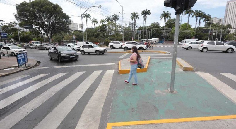 MULTA PARA PEDESTRES: veja 6 infra&ccedil;&otilde;es que voc&ecirc; pode cometer ao andar a p&eacute;