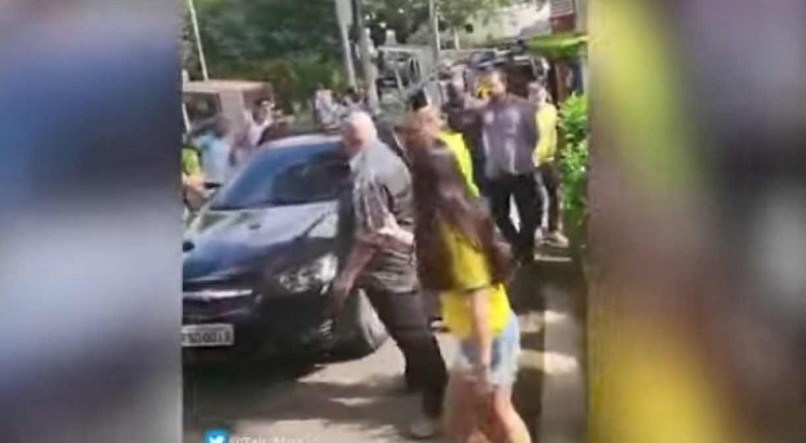 Carro de Lula foi cercado em Campinas, São Paulo