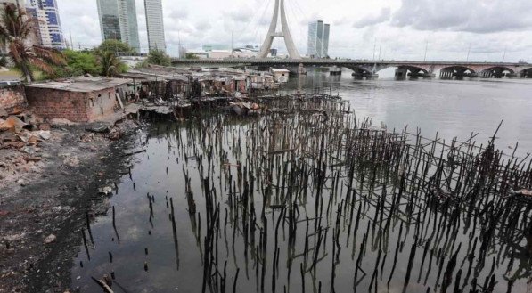 Incêndio no Pina: Prefeitura do Recife promete transformar área em espaço público voltado para a comunidade