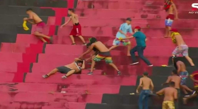Torcedores do Corinthians foram atacados por organizada do Sport durante partida do sub-17