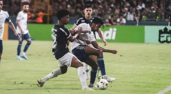 O Remo virou pra cima do Cruzeiro no jogo de ida pela 3ª fase da Copa do Brasil.