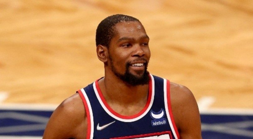 Kevin Durant recebe proposta do Boston.