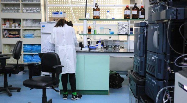 Aparecem na lista professores da UFPE cujas contribuições abrangem áreas como Física, Biologia, Matemática e Oceanografia