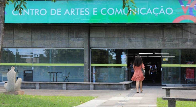 Cerim&ocirc;nia no Pal&aacute;cio do Planalto nesta quinta, 16/2, tamb&eacute;m vai oficializar o aumento no n&uacute;mero de bolsas concedidas. Novos valores j&aacute; valem a partir de mar&ccedil;o.