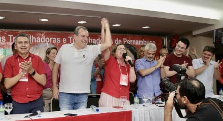 Teresa Leitão foi oficializada, com aval do PSB, como pré-candidata do PT ao Senado pela Frente Popular