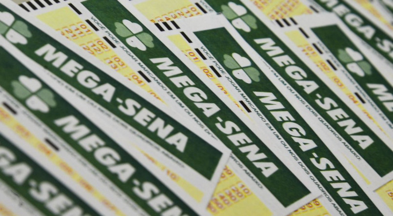 A aposta simples da Mega-Sena, com seis dezenas, custa R$ 4,50