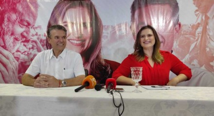 Evento de lançamento de André de Paula ao lado de Marília Arraes