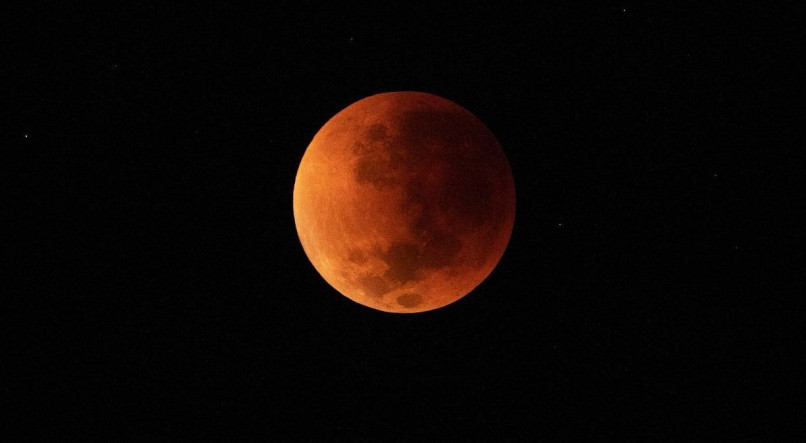 Saiba que horas vai ser o eclipse lunar no Brasil neste s&aacute;bado (28)