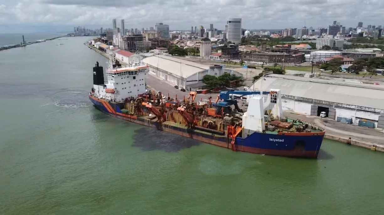 Com conclusão da dragagem, Porto do Recife começa a receber navios maiores