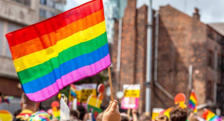 Dia 17 de maio comemora o Dia Internacional contra a Homofobia, Transfobia e Bifobia