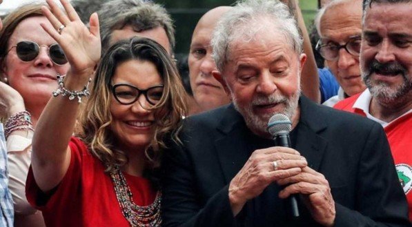 Oposi&ccedil;&atilde;o quer lista de presentes recebidos por Lula e Janja em viagens