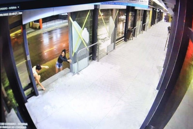 Cada estação de BRT terá quatro câmeras - duas monitorando as áreas externas e duas a parte interna, sendo uma focada nos bloqueios de acesso (catracas). Todas têm capacidade de dar zoom na movimentação, sendo possível uma identificação precisa da fisionomia dos vândalos