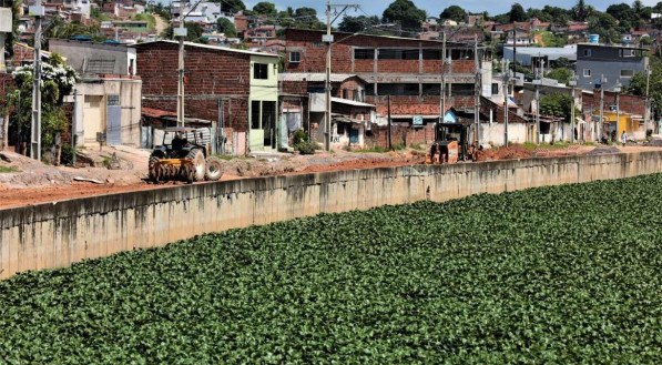 Obras do Canal do Fragoso, em Olinda, seguem sem prazo de conclusão.