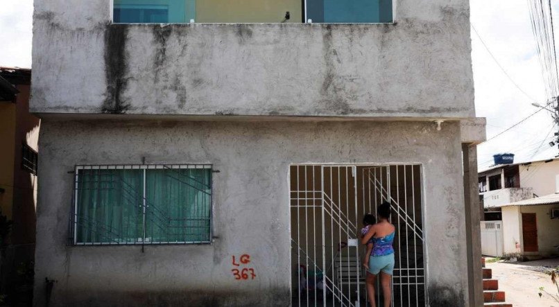 Casas marcadas na Comunidade S&iacute;tio Marreta, em Olinda