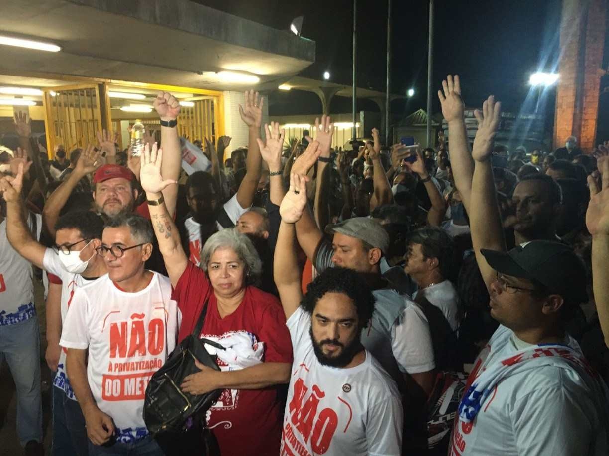 Metroviários do Recife decidem prolongar estado de greve; entenda a decisão