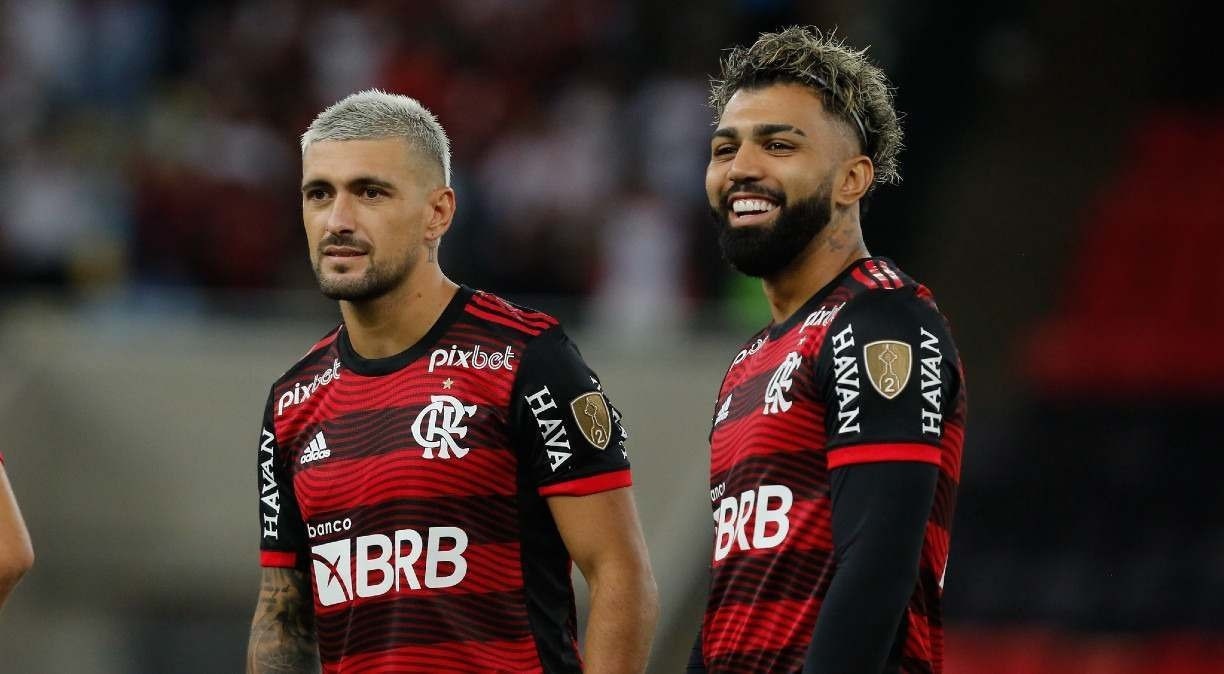 De Arrascaeta e Gabigol atuando juntos pelo Flamengo