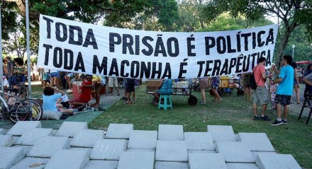 Manifestação na Rua da Aurora, no Recife, defende abertura lenta gradual e irrestrita