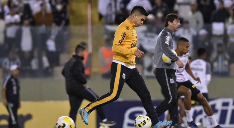 O Santos deixou a Vila Belmiro para enfrentar o Ceará na Arena Barueri pelo Brasileirão