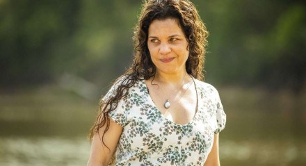Maria Bruaca (Isabel Teixeira) continua revoltada depois de descobrir as traições de Tenório (Murilo Benício)
