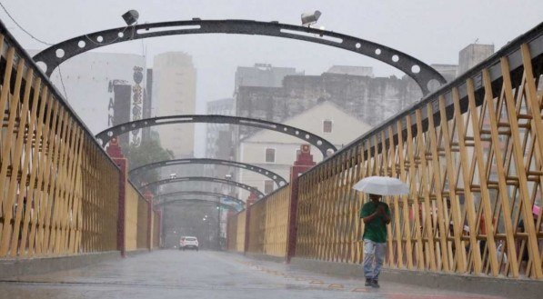 Recife deve ter domingo de chuva, segundo a Apac