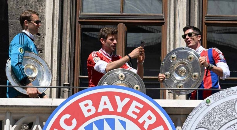 Manuel Neuer (esquerda), Thomas Muller (centro), e Robert Lewandowski (direita), jogadores do Bayern de Munique