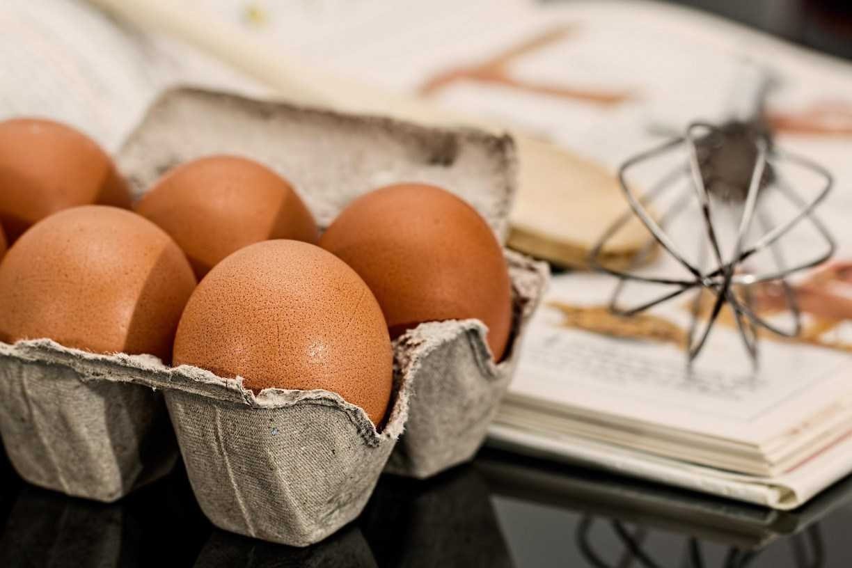 GOLPE DO CARRO DO OVO: casal paga R$ 1.016 em bandeja de ovos