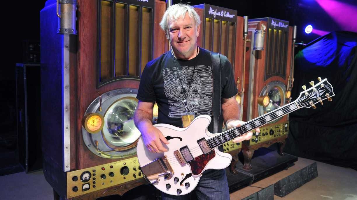 Alex Lifeson, do Rush, leiloa guitarras e arrecada fortuna impressionante para caridade