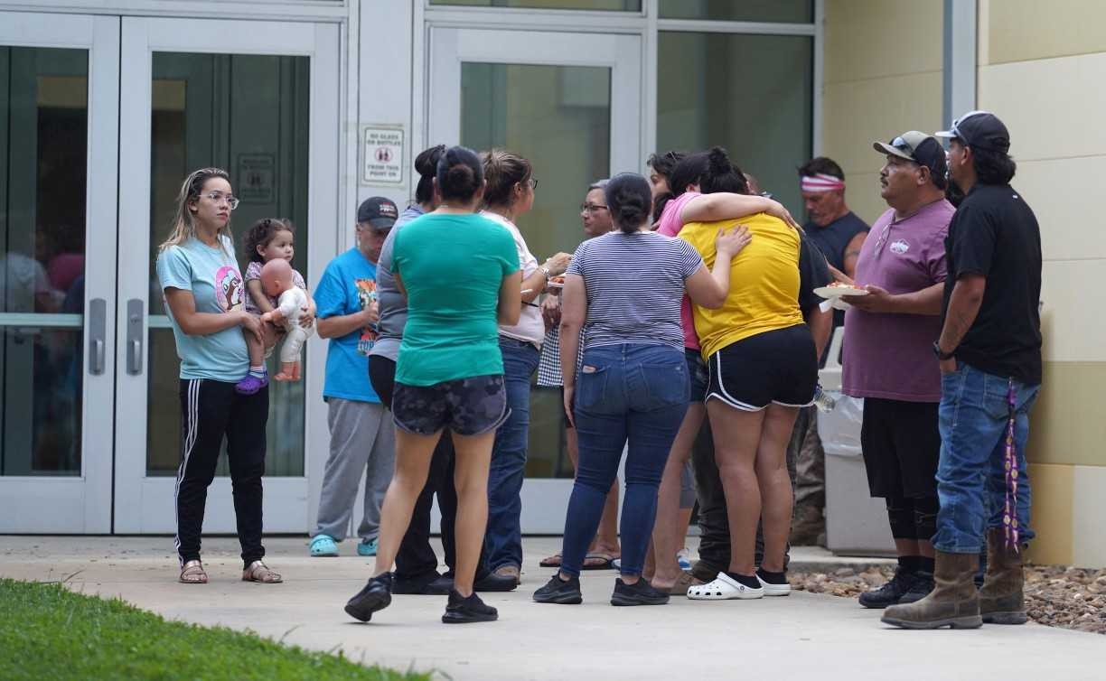 Adolescente mata 18 crianças em escola no Texas
