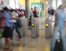 Estação Recife - Metrô - Metro - Passageiros - Mobilidade - Catraca - Ambulante - Policiamento - Policia Militar - Comércio Informal - Comercio Informal - Recife - Fachada Metro - Recife - Vagão - Vagao - 