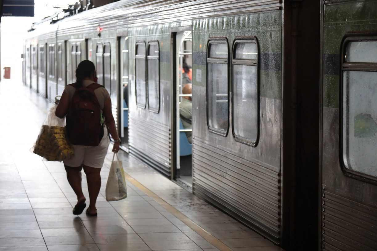 Metrô do Recife não pode aumentar viagens de trem por falta de energia confiável