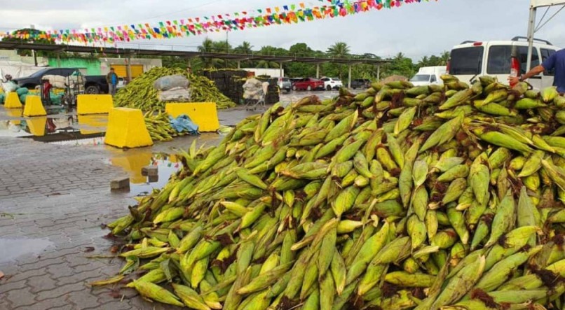 Venda de milho na Ceasa, no Recife