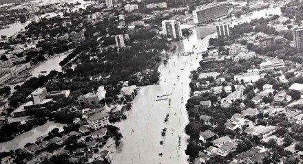 Devastação causada pelo transbordamento do Rio Capibaribe, nos dias 17 e 18 de julho de 1975