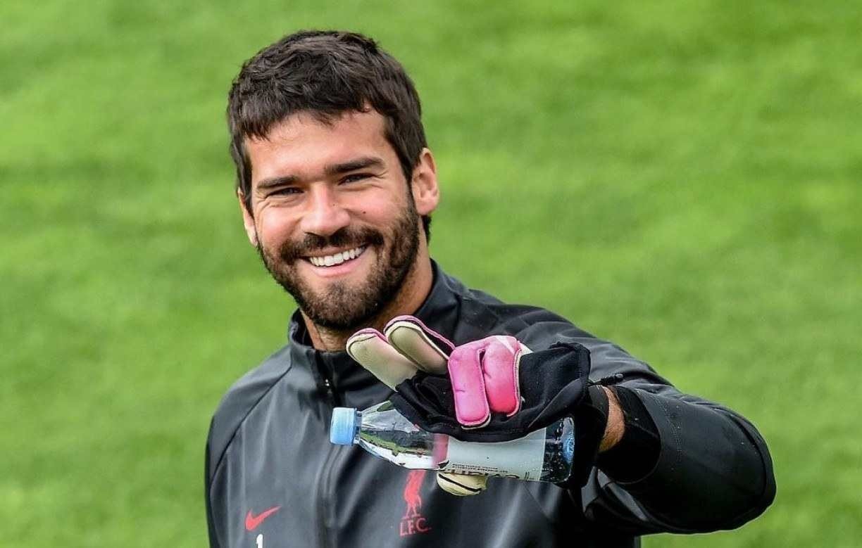 Alisson exalta sucesso dos goleiros brasileiros às vésperas da Copa, seleção brasileira