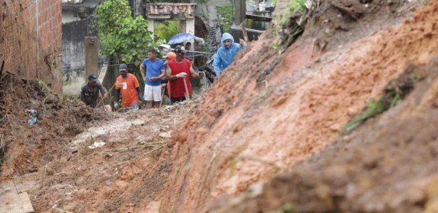 Chuvas causam mortes e estragos na Região Metropolitana do Recife; Confira as imagens deste sábado (28)