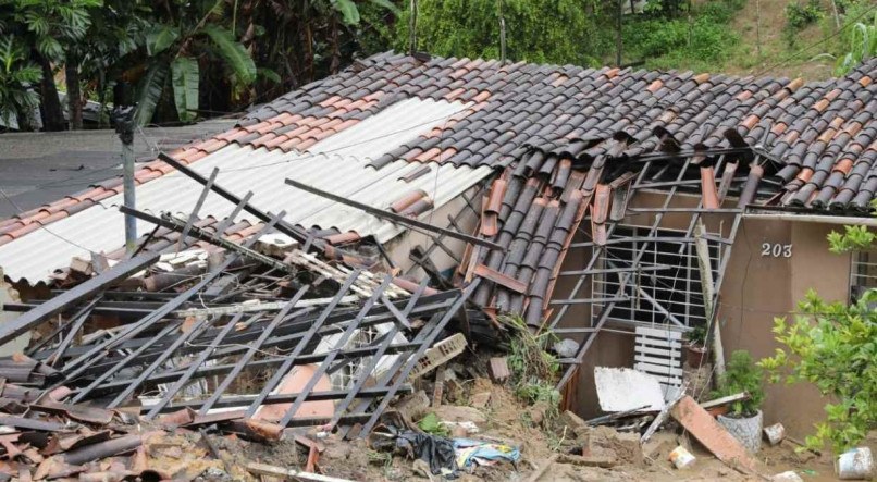 Nessa residência, três pessoas morreram após as chuvas