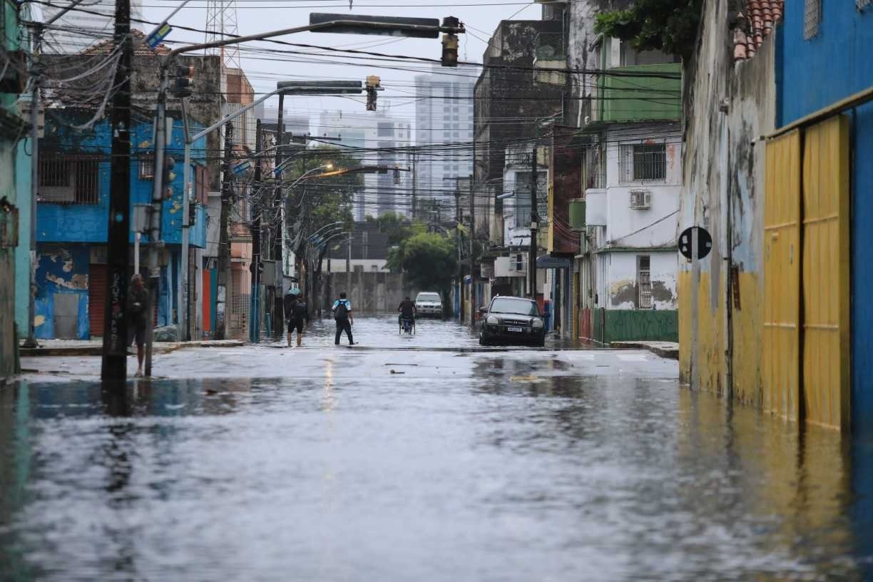 CHUVAS NO RECIFE: Apac diz que junho terá chuvas maiores que média histórica; previsão preocupa