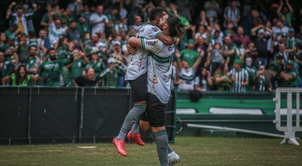 Igor Paixão, do Coritiba, fez belo gol contra o Botafogo neste domingo