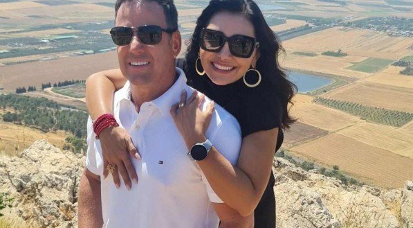 Cantora gospel Eyshila e marido sofrem acidente de carro
