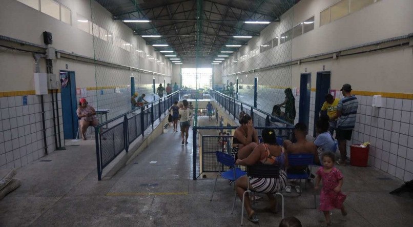 Escolas tiveram que suspender aulas presenciais para receber fam&iacute;lias que ficaram desabrigadas por causa das chuvas fortes em Pernambuco