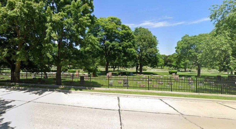 Atirador invadiu cemitério em Racine, Wisconsin