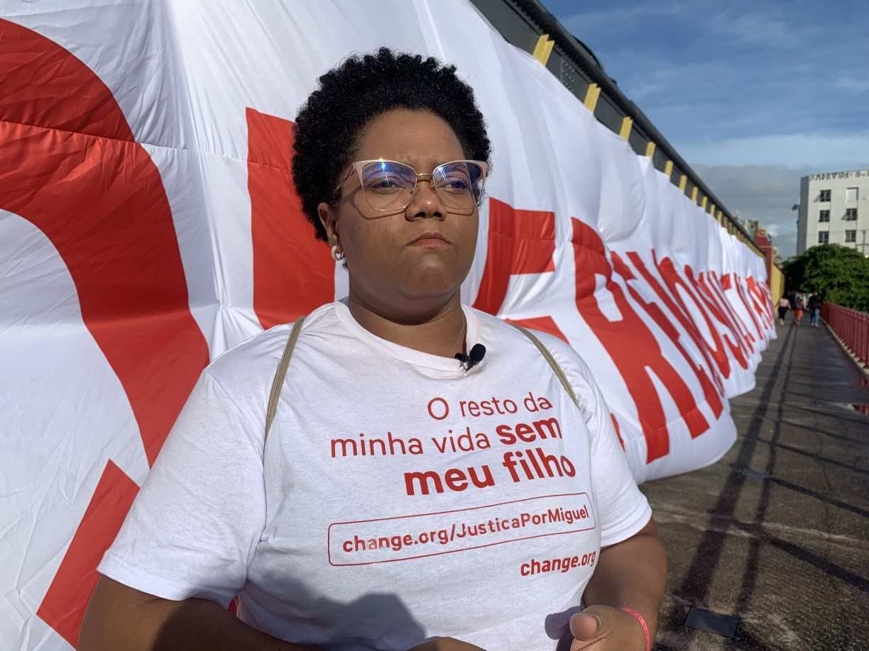 Mirtes Renata protesta nos dois anos de morte do menino Miguel