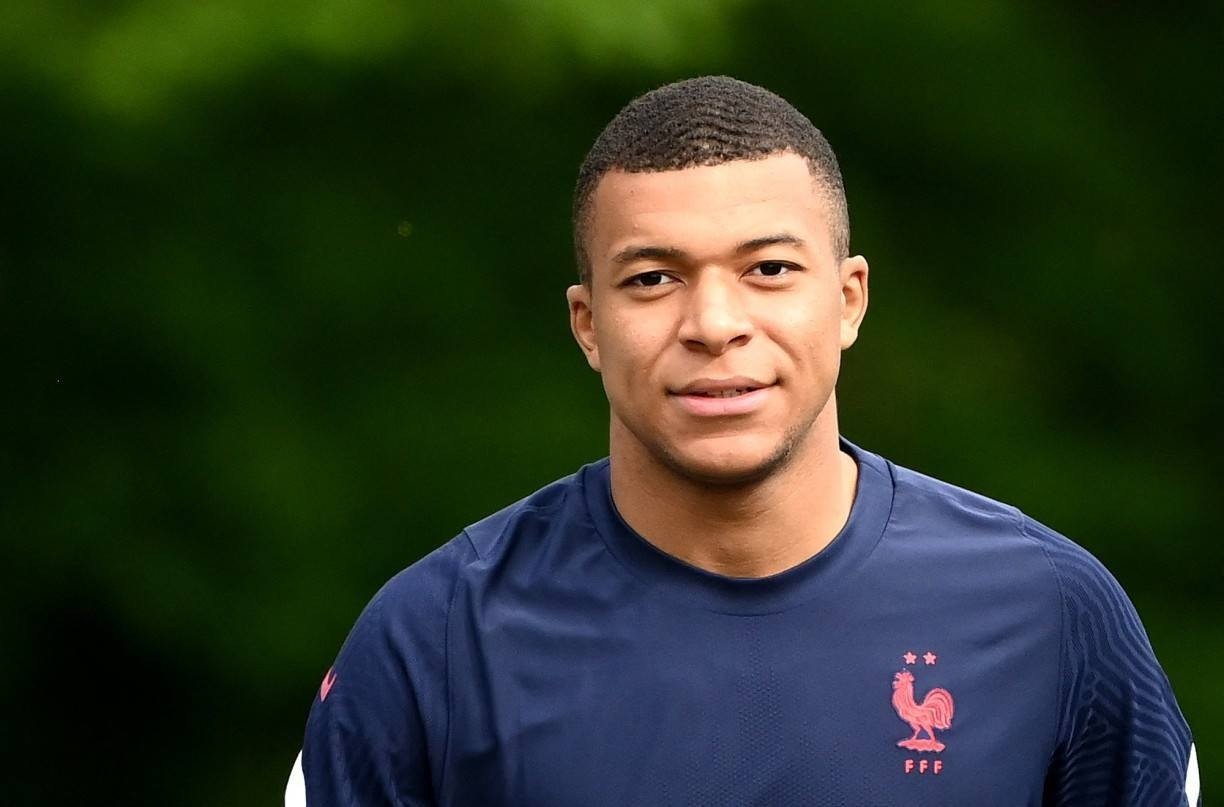 Figurinha Kylian Mbappé Legend Bordô, Livro Panini Nunca Usado 75939080