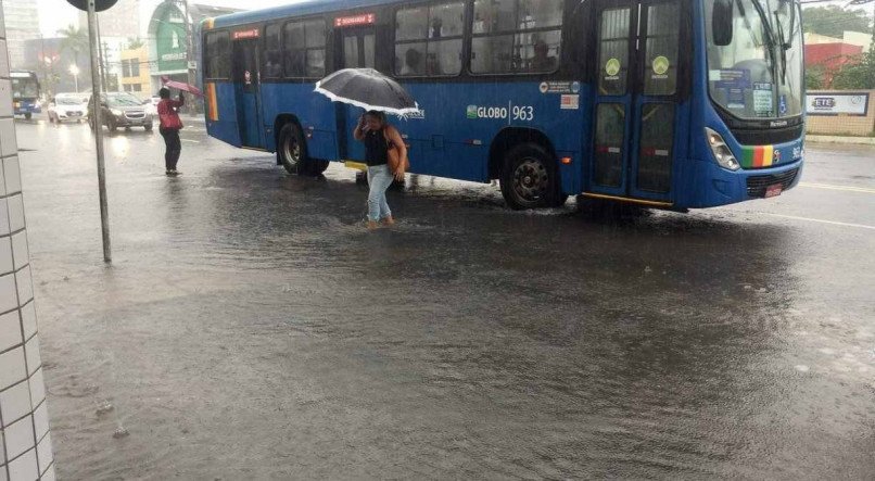 Desde o início da manhã desta quinta-feira (21), o Recife registra chuva moderada | Foto ilustrativa