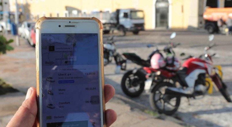 Queda na qualidade se agravou com a criação do serviço com motos, como Uber e 99 Moto - considerado a 'uberização' do Uber por estar tirando clientes dos motoristas que atendem à plataforma com carros