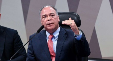 Fernando Bezerra Coelho ignorou os apelos dos governadores e manteve todo o texto da Câmara Federal sobre a cobrança de ICMS.