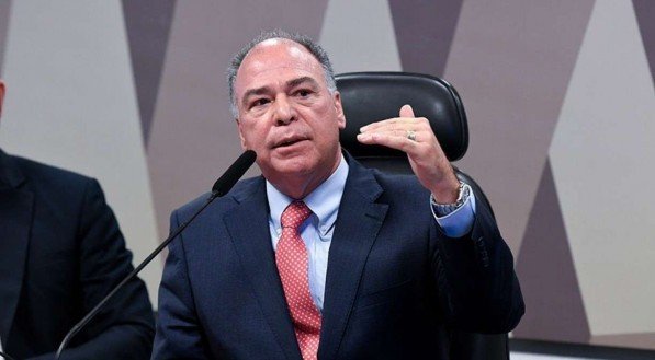 Site diz que Fernando Bezerra tentou tirar doador de campanha dos filhos da lista suja do trabalho escravo